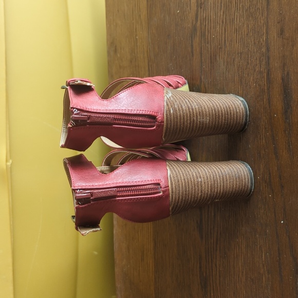 Red booties - Picture 3 of 4